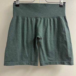 Forest Green contour seamless NVGTN shorts